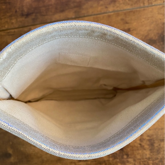 Stuart Weitzman Gold Drawstring Pouch (NWOT) - Picture 4 of 6